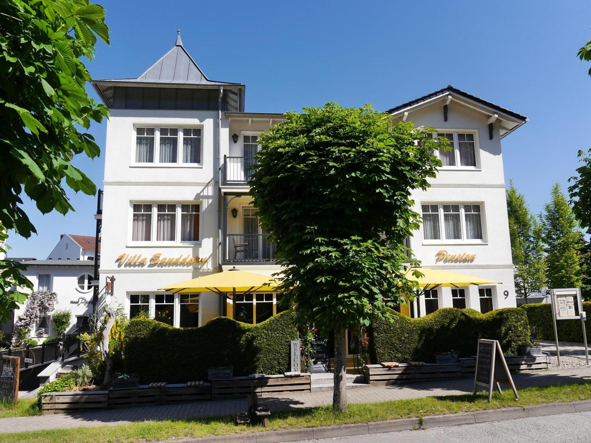 Pension Sanddorn Mit Cafe Carlssons Binz Buitenkant foto