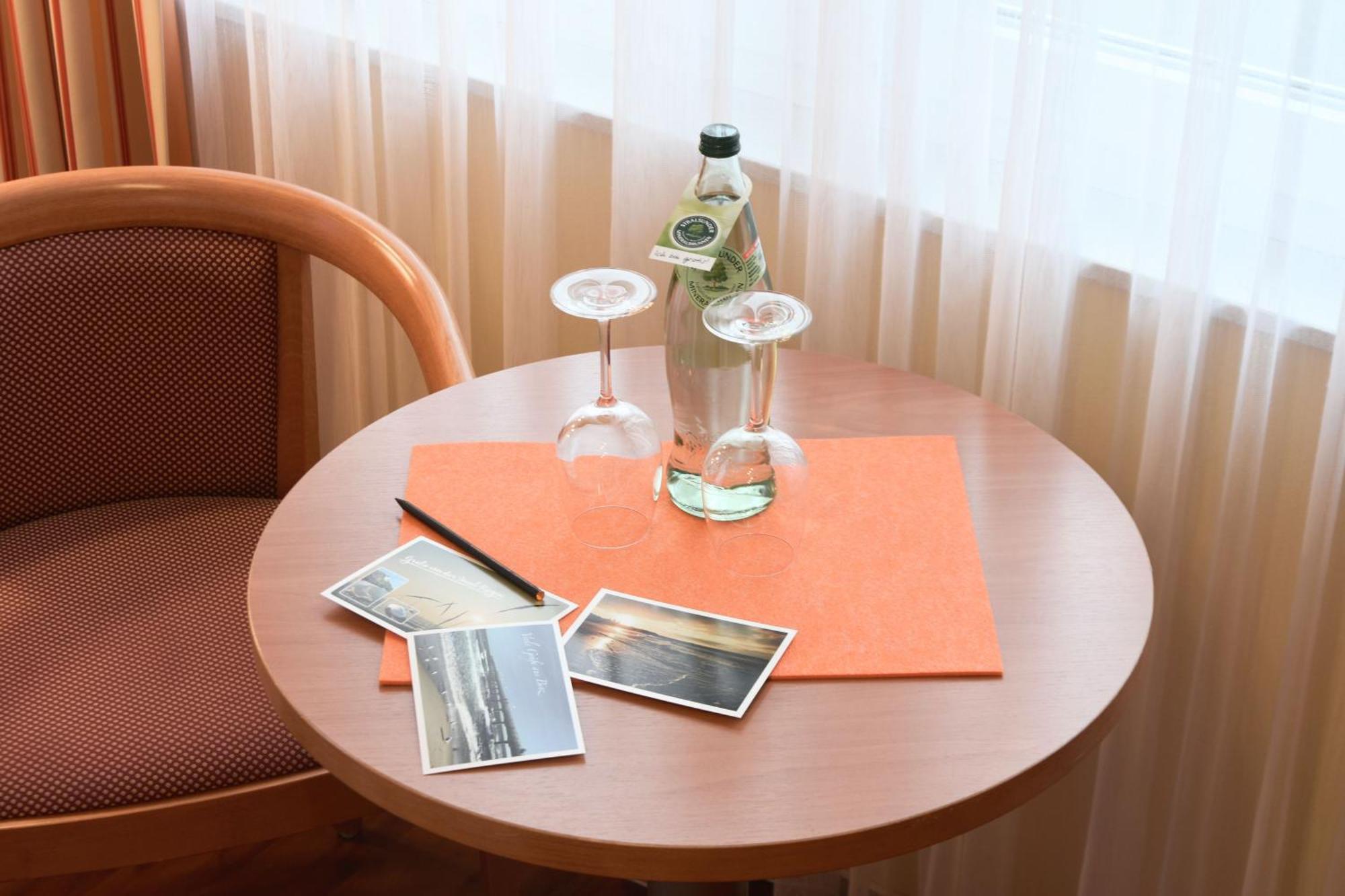Pension Sanddorn Mit Cafe Carlssons Binz Buitenkant foto