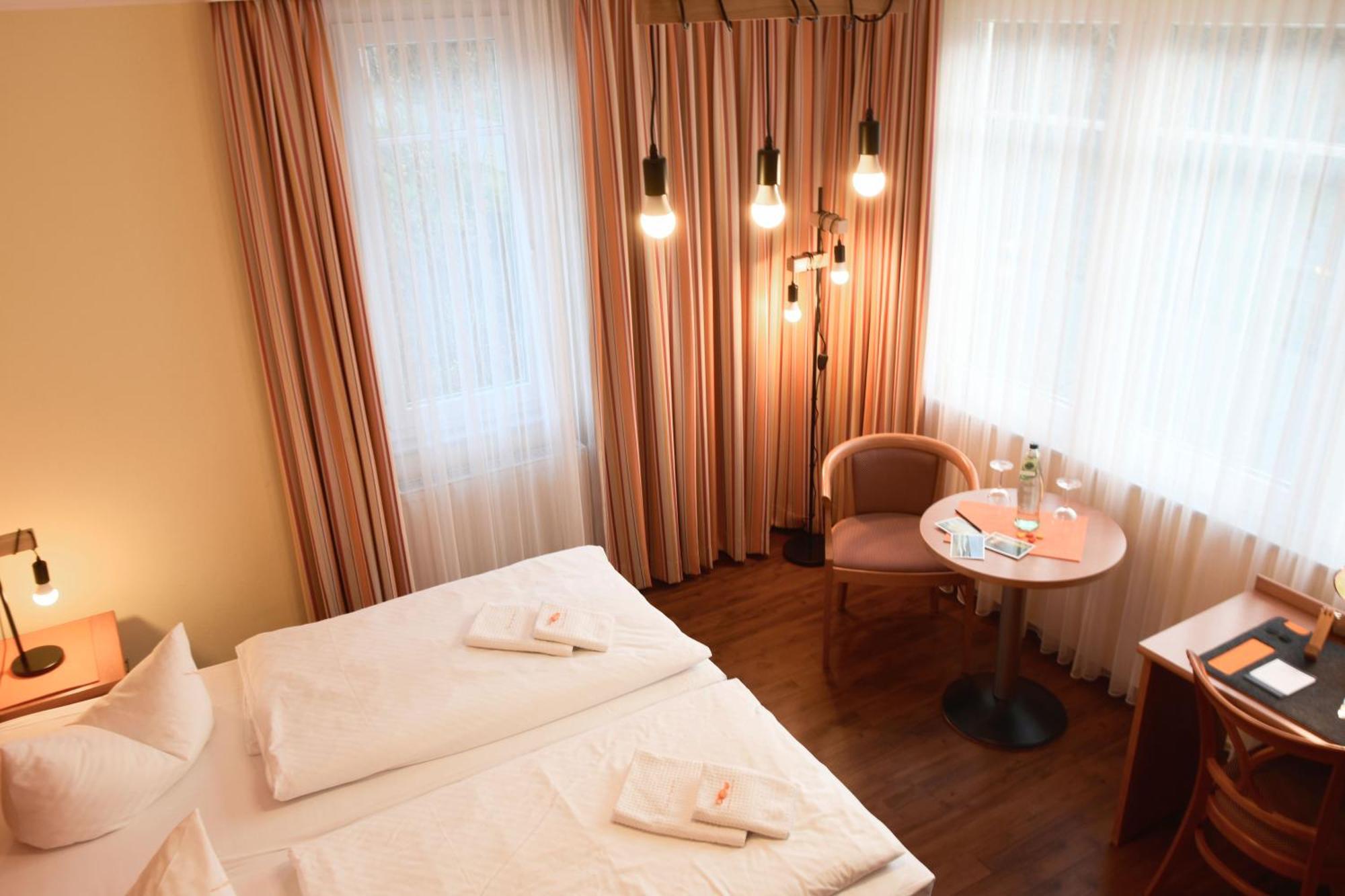 Pension Sanddorn Mit Cafe Carlssons Binz Buitenkant foto