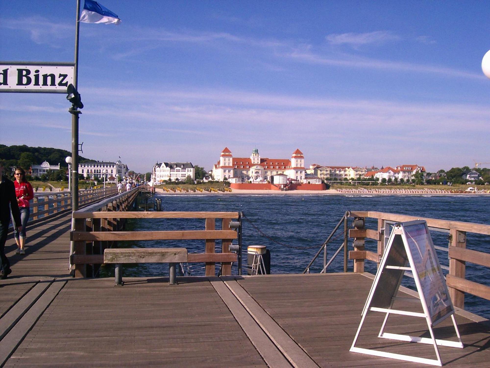 Pension Sanddorn Mit Cafe Carlssons Binz Buitenkant foto