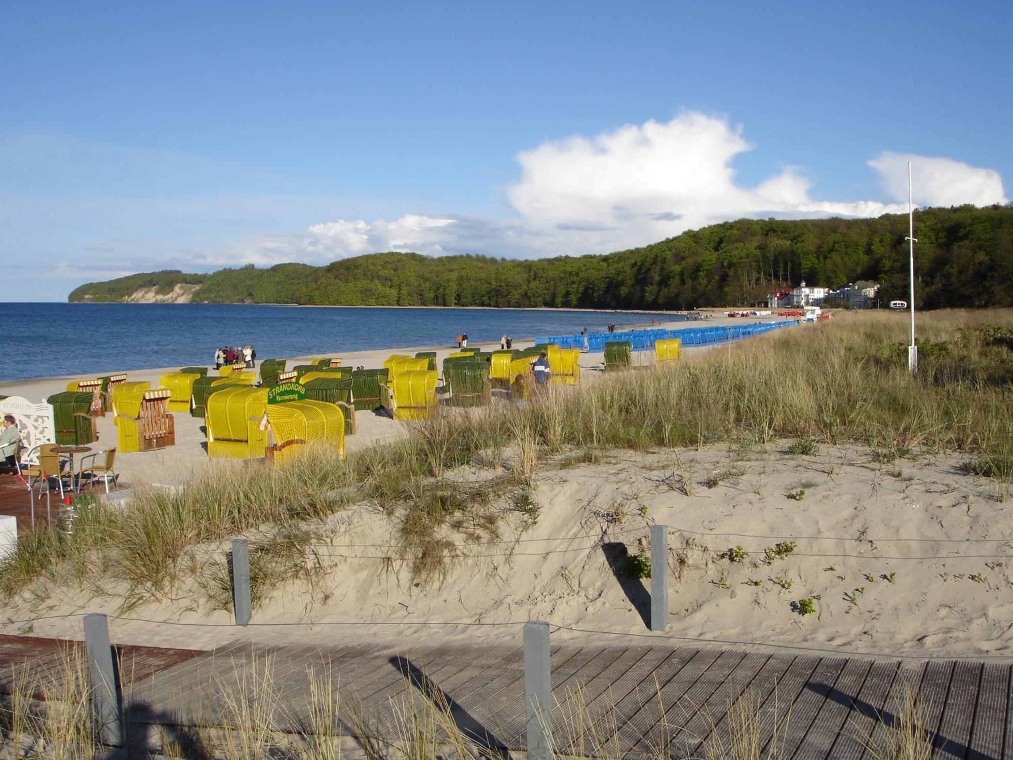 Pension Sanddorn Mit Cafe Carlssons Binz Buitenkant foto