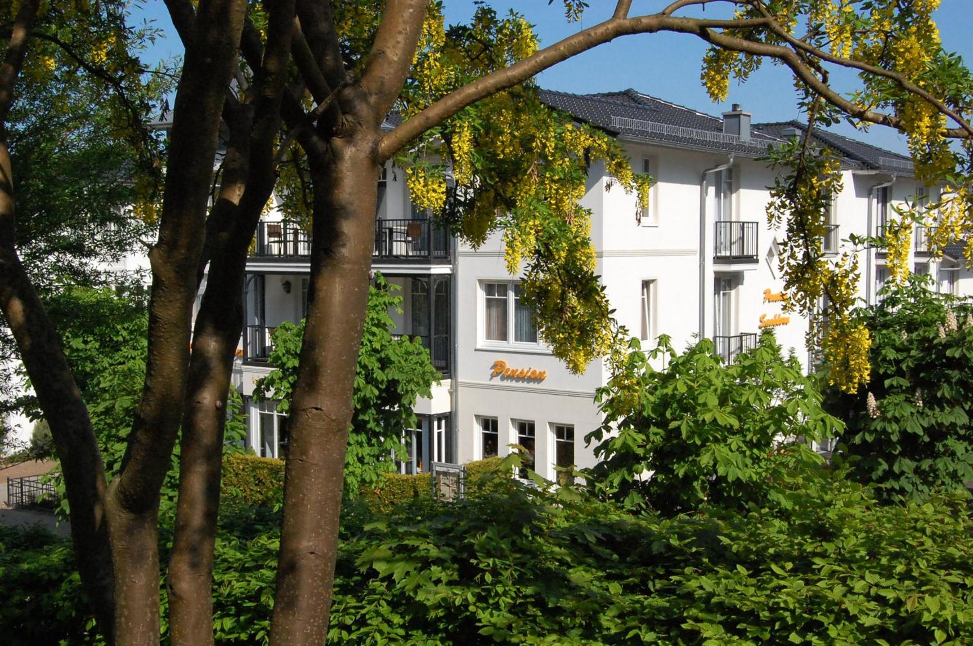 Pension Sanddorn Mit Cafe Carlssons Binz Buitenkant foto
