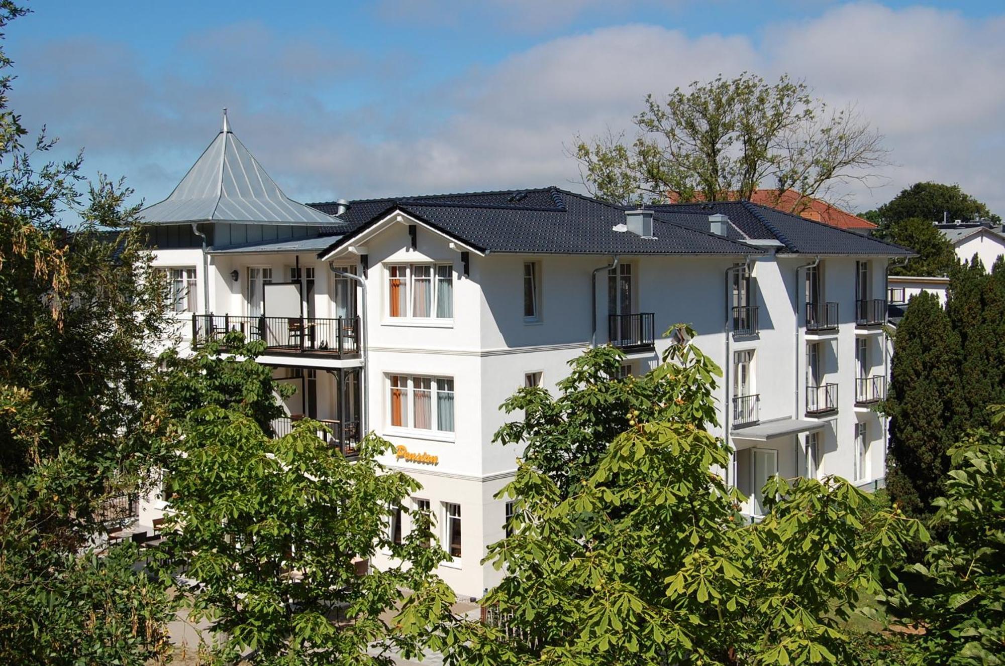 Pension Sanddorn Mit Cafe Carlssons Binz Buitenkant foto